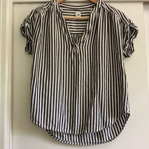 Short sleeve blouse